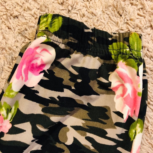 Army Print Floral Pants 🌸 - Picture 5 of 6